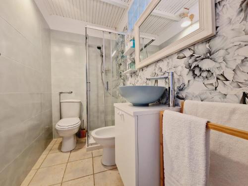 a bathroom with a sink and a toilet at La Voltellina OLTRE HOME HOLIDAYS in Sanremo