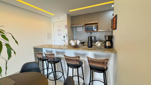 Η κουζίνα ή μικρή κουζίνα στο BlueCoast 205 Apartment