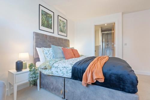 Voodi või voodid majutusasutuse 27 The Silkworks Cov 2 Bed Apt Sleeps 6 toas