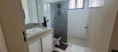 Koupelna v ubytování Casa no centro de Siderópolis