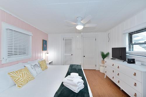 Gallery image of Lake Hickory Trio 1 BR Pink Unit in Hickory