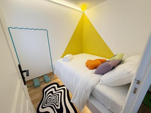 Pop Art & Vibrant Parisian Flat AC Near Opera
