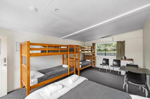 Кровать или кровати в номере Mawley Holiday Park