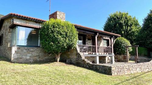 a stone house with a porch and a balcony at The Cliffs - Vue de Pantin in Valdoviño