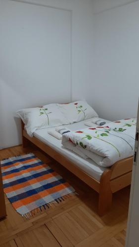 Katil atau katil-katil dalam bilik di Apartman Tahirović