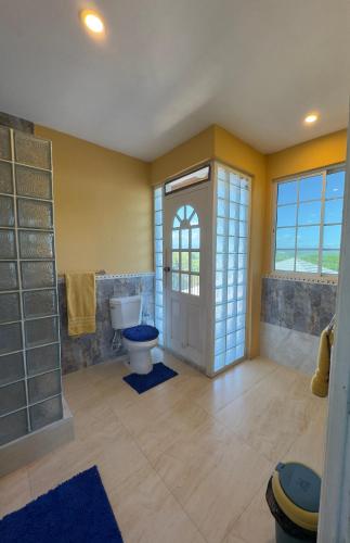 Un baño de Bayview Villa