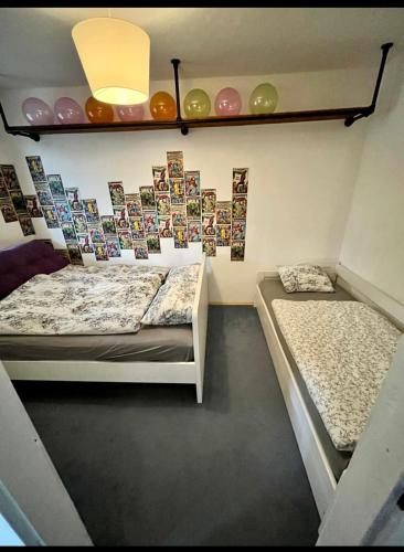 two twin beds in a room with posters on the wall at Schöne Gartenwohnung in Salzburg