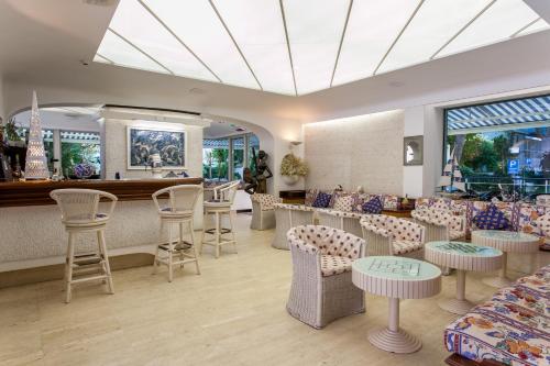 a lobby with chairs and a bar with a counter at Hotel Diamond in Riccione