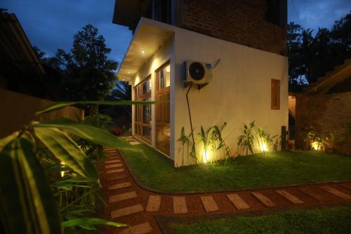 Κήπος έξω από το Villa Rosewood