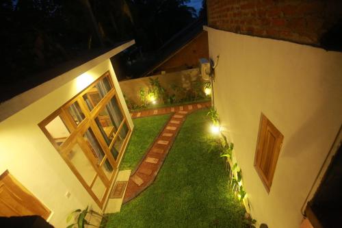 Κήπος έξω από το Villa Rosewood