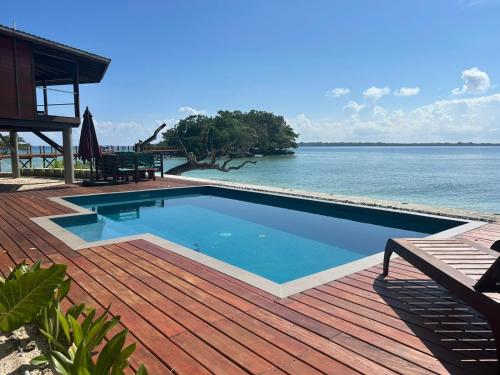 Bassein majutusasutuses Exclusive Sunrise Boutique Resort & Private Island- Adults Only - All Inclusive Intimate Island & Santo Experience for Only 9 Couples at a Time või selle lähedal