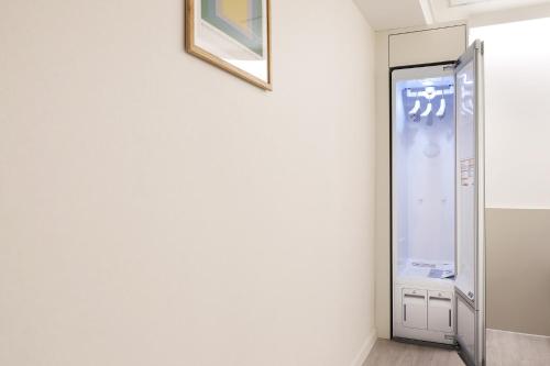 a corridor with a glass door in a room at Hotel No 25 Gimhae cityhall in Gimhae