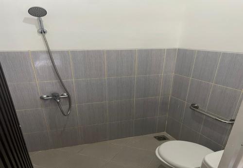 Bilik mandi di Kulon Progo INN Bandara YIA Hotel
