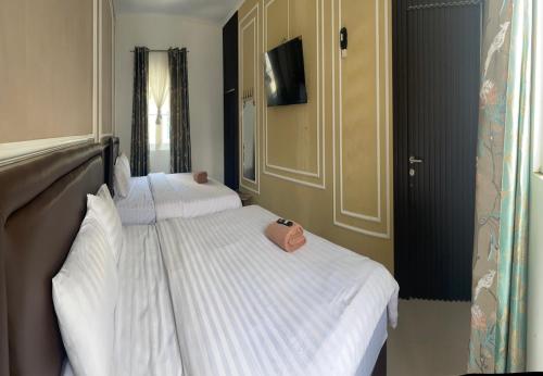 Katil atau katil-katil dalam bilik di Kulon Progo INN Bandara YIA Hotel