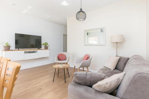 Apartments with parking space Trogir - 23849