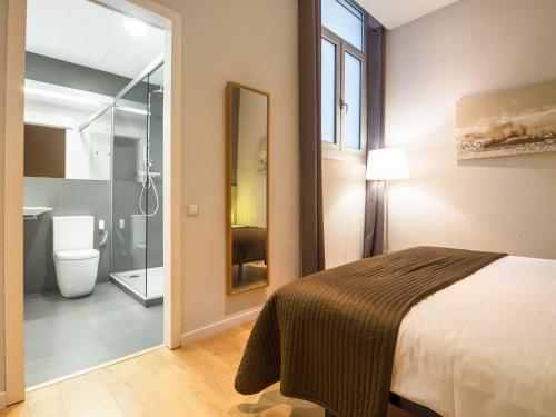 A bathroom at Rent Top Apartments Rambla Catalunya