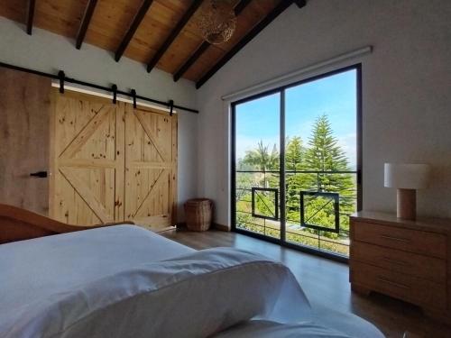 Postel nebo postele na pokoji v ubytování Increíble villa de lujo, vistas espectaculares