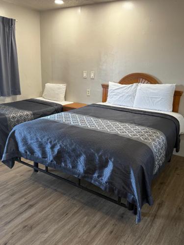 Ένα ή περισσότερα κρεβάτια σε δωμάτιο στο Apple Valley Motel