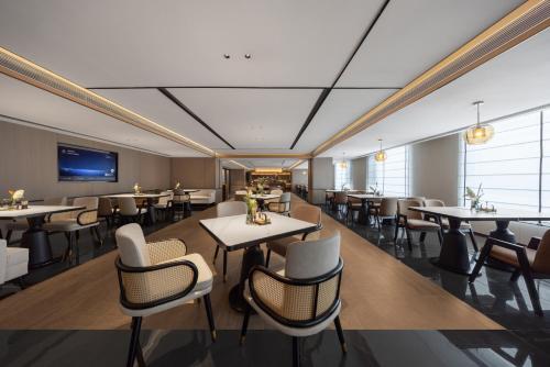 a restaurant with tables and chairs in a room at Atour Hotel Canton Tower Pearl River Binjiang Road East Guangzhou - Free Shuttle Bus Service Between Fair And Hotel During The Canton Fair in Guangzhou