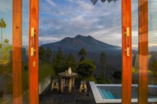 ホテルから撮影された、または一般的な山の景色
