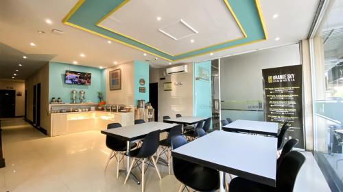Телевизор и/или развлекательный центр в OS Hotel Batu Aji Batam