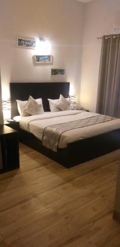 a bedroom with a large bed in a room at Pearl suites at Omaxe entrenity in Vrindāvan