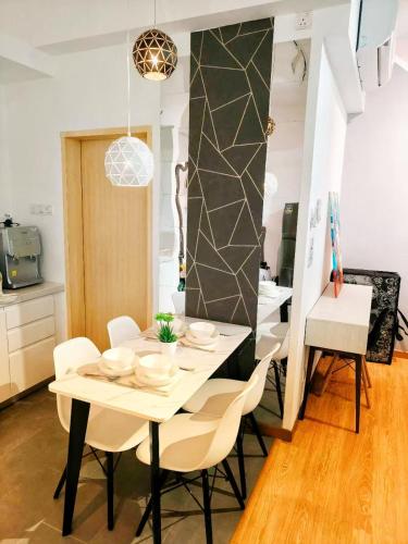 a dining room with a table and chairs at Grand Horizon Imperium Residence Kuantan Studio City view in Kuantan