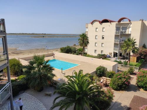 Gruissan : T3 Pieds dans l'eau, Piscine, Parking, 6/7 pers, Confort Moderne - FR-1-796-64