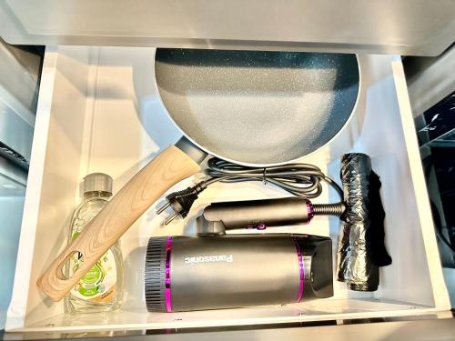 een keukengerei in een lade met een fluit en een mes bij VIRAPLACe 4# in Pattaya