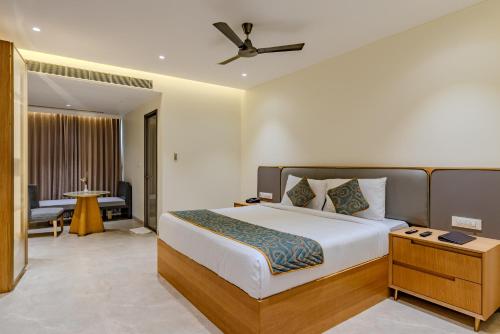 Postel nebo postele na pokoji v ubytování Hotel Sannidhi Emerald