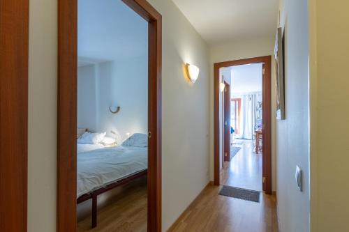 Katil atau katil-katil dalam bilik di Andorra Stunning Views Apartment - Happy Rentals