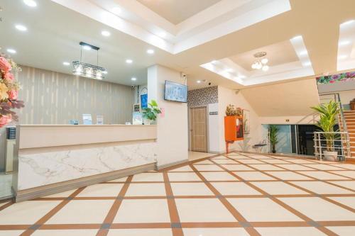 Fotografie z fotogalerie ubytování Top Inn Hotel พร้อมอาหารเช้า ใกล้วัดป่าวังน้ำเย็นและสถานที่ท่องเที่ยว v destinaci Maha Sarakham