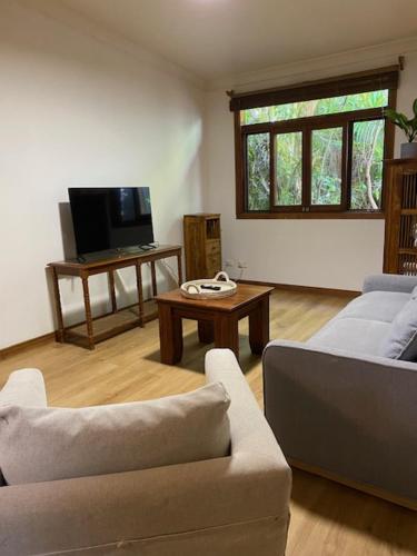 Μια τηλεόραση ή/και κέντρο ψυχαγωγίας στο Tallow Beach Motel