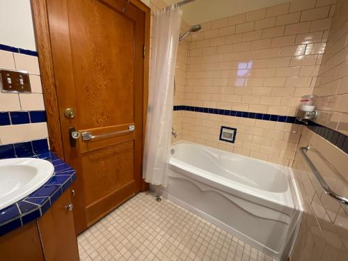 a bathroom with a tub and a sink at Blackbird Glen Bed and Breakfast, Glenmore, Kelowna, BC in Kelowna