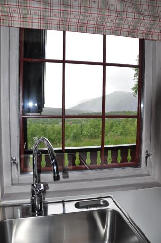 a kitchen sink and a window with a view at Liseth Pensjonat og Hyttetun in Garden
