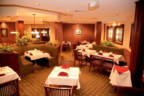 Albatross Hotelにあるレストランまたは飲食店