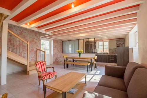 a living room with a couch and a table at Le pressoir in Guidel