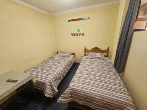 two beds sitting next to each other in a room at HOSPEDAJE ALVARADO - DOBLE - 101 - Bueno Bonito y Barato in Cajamarca