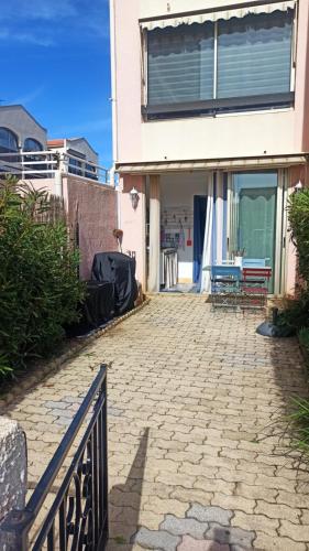 Photo de la galerie de l'établissement studio domaine la pinede 340 chemin du pansard, à La Londe-les-Maures