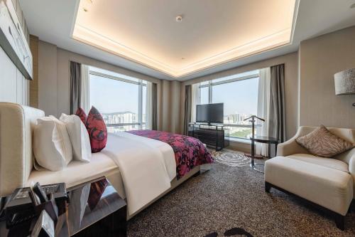 a hotel room with a large bed and a window at Shenzhen LANGYUE International Hotel in Longgang