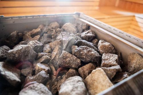 a bunch of rocks are in a pan at Scandic Talk in Stockholm