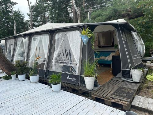 Mary - Duża przyczepa z przedsionkiem