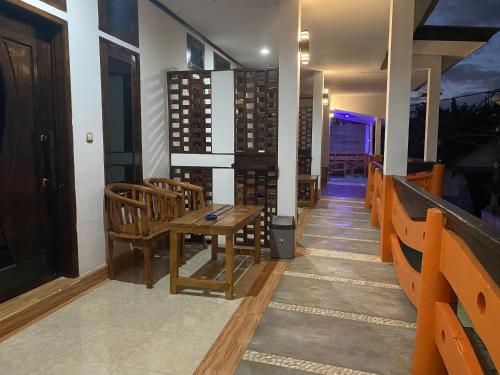 Putra Boyan Cottages的休息区