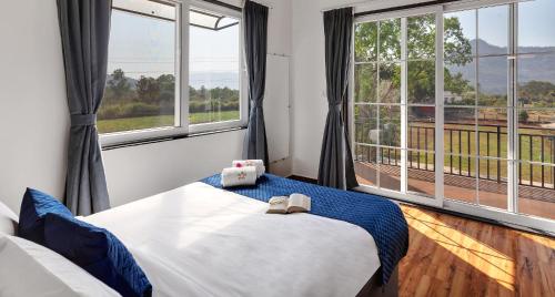 Postel nebo postele na pokoji v ubytování SaffronStays Deckhouse 47