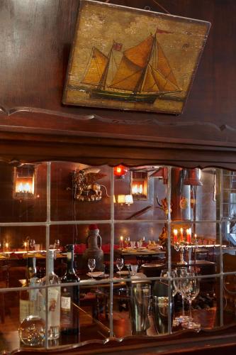 a painting of a ship on the wall of a bar at Hotel Saturnia & International in Venice