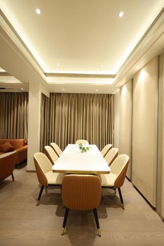 Zona de estar de MARIGOLD-Newly Renovated Hotel