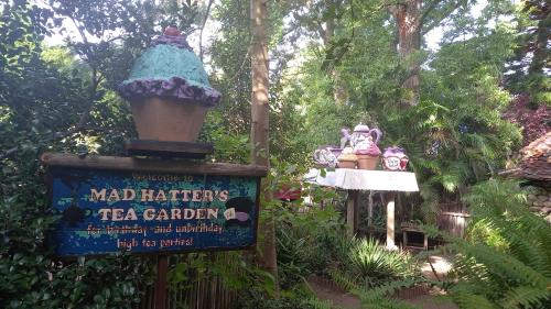 a sign for a tea garden with a street light at Hidden Dragon Guest Rooms in Swellendam