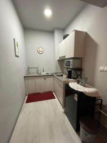 Η κουζίνα ή μικρή κουζίνα στο MLH Designer Suites @ Jesselton Quay CityPads