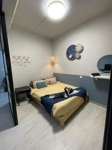 Ένα ή περισσότερα κρεβάτια σε δωμάτιο στο MLH Designer Suites @ Jesselton Quay CityPads