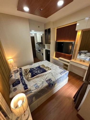 Ένα ή περισσότερα κρεβάτια σε δωμάτιο στο Queen Apartement transpark cibubur